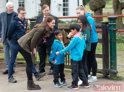 Kate Middleton eskiye döndü! Yine yaptı yapacağını