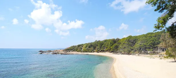 İncekum'un tadını yerli turistler çıkarıyor