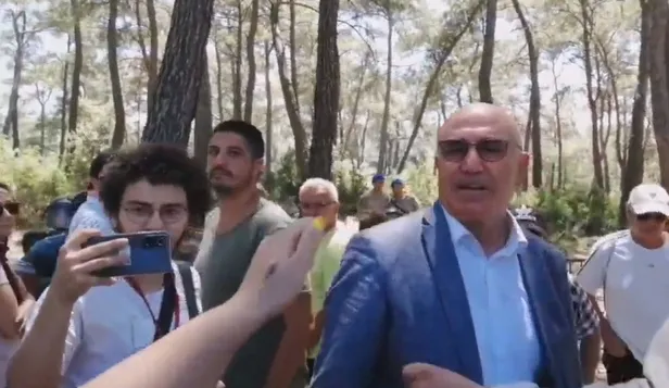 chpli-mahmut-tanaldan-akbelende-tepki-ceken-sozler-sizin-gibi-insanlar-yuzunden-iktidari-kaybettik-1690550069549.jpeg CHP'li Mahmut Tanal'dan Akbelen'de tepki çeken sözler: Sizin gibi insanlar yüzünden iktidarı kaybettik... Yuhalandı-2