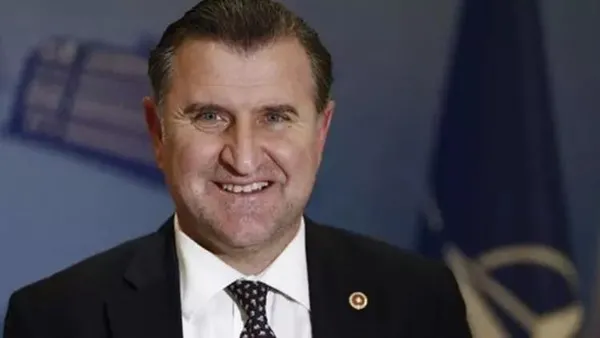 genclik-ve-spor-bakani-osman-askin-baktan-euro-2032-aciklamasi-onemli-bir-calisma-icindeyiz-1692830826602.jpeg Gençlık ve Spor Bakanı Osman Aşkın Bak'tan EURO 2032 açıklaması: Önemli bir çalışma içindeyiz-2