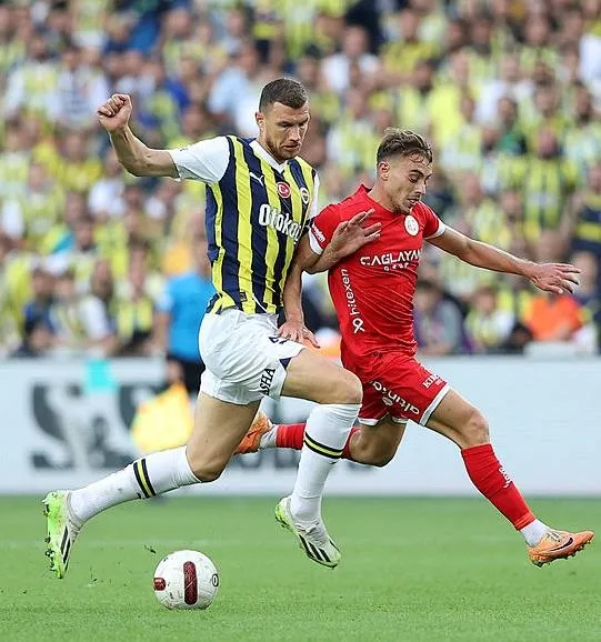 bosna-hersekli-santrfor-edin-dzeko-ilk-5-mactaki-performansiyla-tarihe-gecti-7-gol-katkisi-ile-zirveyi-niang-i-1695682907752.jpeg Bosna Hersekli santrfor Edin Dzeko ilk 5 maçtaki performansıyla tarihe geçti! 7 gol katkısı ile zirveyi Niang ile paylaştı-3