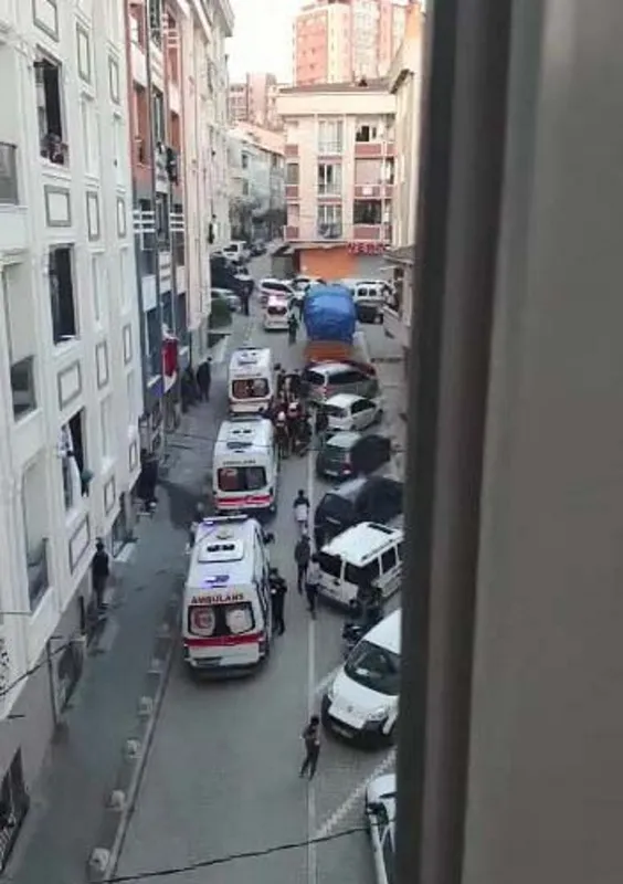istanbulda-dehset-anlari-baltali-kavga-kamerada-1617084129091.jpg