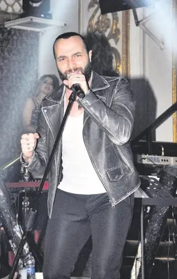 Kızını eline yazdı