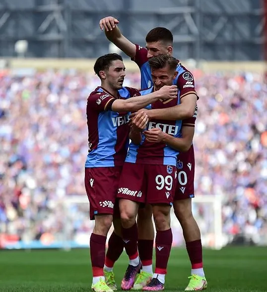 son-dakika-trabzonspor-ayriligi-duyurdu-1660913140737.jpg Trabzonspor ayrılığı duyurdu!-5