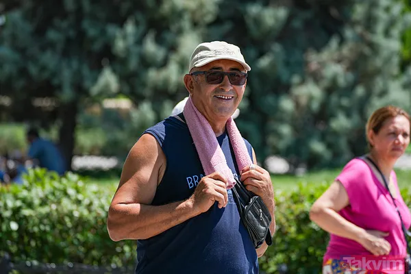 Karadeniz'in nemi İstanbul'da! Meteoroloji'den 4 günlük uyarı geldi: Poyraz sıcaklığı frenlese de serinlik getirmeyecek - 24