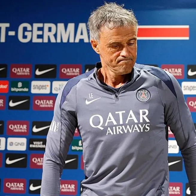 Luis Enrique bisikletten düştü!