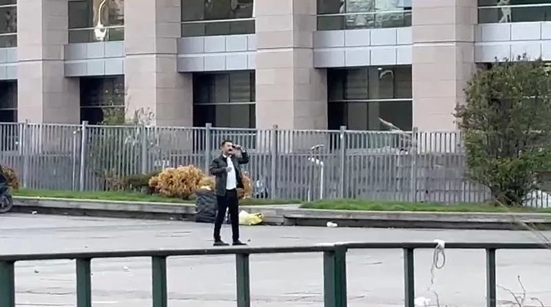 Çağlayan'da akılalmaz olay! Havaya ateş açıp kendi bacağını vurdu-3