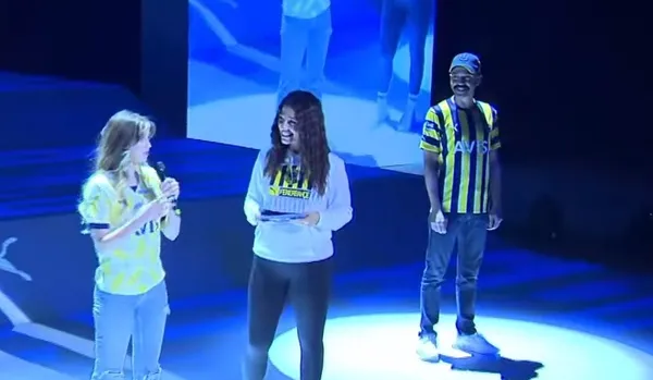 son-dakika-iste-fenerbahcenin-yeni-sezon-formalari-1658239798339.jpg Son dakika: İşte Fenerbahçe'nin yeni sezon formaları-3