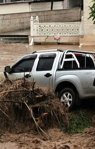 Son dakika: Rize’de 91 yılın rekoru kırıldı: Metrekareye 273,6 kilogram yağış düştü