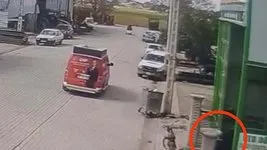 Konya’da CHP aracının geçtiği sırada silahla havaya ateş açan 2 şüpheli tutuklandı!