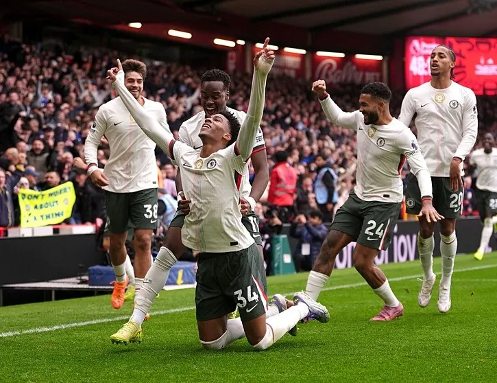 Chelsea 3 puanı 3 golle aldı