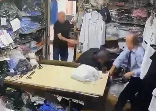 Kocaeli’de tekstilci, iş yerine gelen komşusunu darbetti: Taraflar 3 yıldır süren dükkan anlaşmazlığı nedeniyle şikayetçi oldu