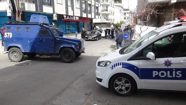 Sancaktepe'de taşlı sopalı kavga! Yaralılar var-4