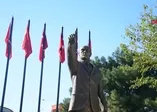 Atatürk'e benzemeyen heykel yenilendi