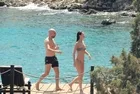 Demet Şener Bodrum tatilinde yıllara meydan okuyor