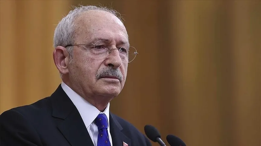 chpde-ozel-kilicdaroglu-krizi-buyuyor-ayni-saatte-iki-ayri-program-1780081493078.jpeg CHP’de çift program krizi: Kılıçdaroğlu Genel Merkez’e Özgür Özel Güvenpark’a-5