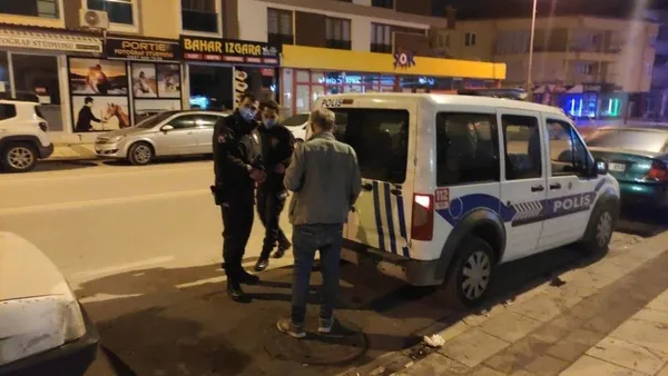 alkol-parasi-icin-kendisini-darbeden-oglunu-bicaklayarak-kurtuldu-1637905503472.jpg Alkol parası için kendisini darbeden oğlunu bıçaklayarak kurtuldu-3