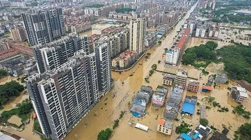 Çin’in Guangdong bölgesini sel vurdu: 100 yılın en yüksek seviyesi! On binlerce kişi tahliye edildi