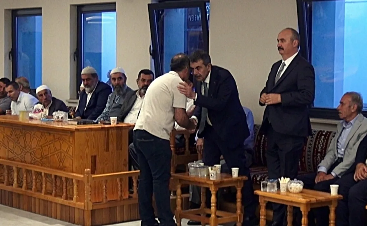 1788292138404.jpeg Batman’daki spor salonu yangınında acı detay: Bakan Mehmet Şimşek’in yeğeni hayatını kaybetti! Taziye ziyaretine gitti-4