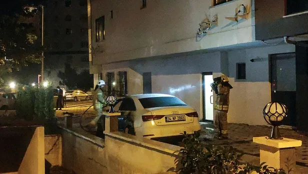 kadikoyde-park-halindeki-iki-otomobil-kundaklandi-1626727910634.jpeg Kadıköy'de park halindeki iki otomobil kundaklandı!-4