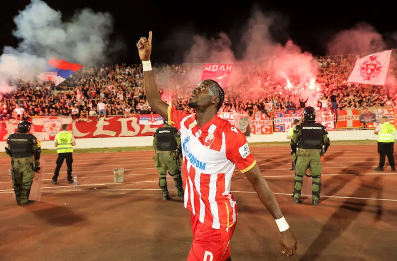 derbi-hezimeti-sonrasi-soyunma-odasi-basip-teknik-direktoru-yaraladilar-1727125520743.jpg