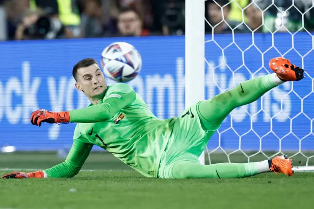 fenerbahce-sadece-2-milyon-euroya-cekti-aldi-kale-artik-ona-emanet-ucagi-bugun-istanbula-iniyor-1692782903814.jpg Uçağı bugün iniyor! Fenerbahçe 2 milyon euroya çekti aldı!-8