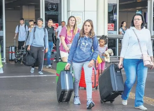 putinin-seferberlik-cagrisi-sonrasi-ruslar-dumeni-turkiyeye-kirdi-son-bilet-200-bin-liraya-satildi-1664062424094.jpeg Putin'in seferberlik çağrısı sonrası Ruslar dümeni Türkiye'ye kırdı! Son bilet 200 bin liraya satıldı-2