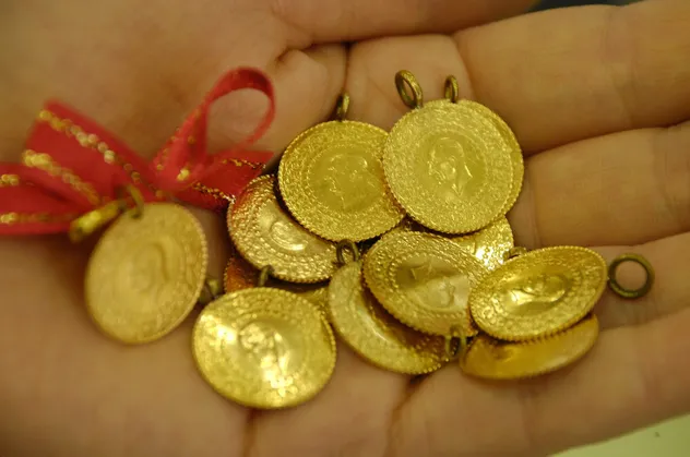 22 ayar bilezik, çeyrek, gram altın fiyatları kaç lira? 4 Mayıs 2021 anlık altın fiyatları ne kadar oldu?