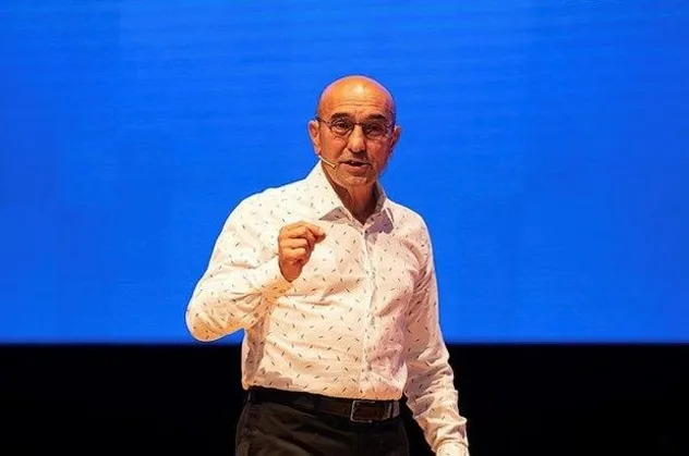 CHP'li İzmir Büyükşehir Belediye Başkanı Tunç Soyer'den borç şov