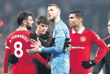 Manchester United 4 büyüklerin borcunun 5 katına satılıyor