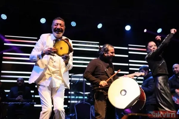 50 yaşındaki Hakan Altun sahnede kendi düğününü yaptı! Sibel Can’ın partnerinden seyircisine sürpriz! Evlilik açıklamasının ardından... - 17