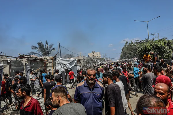 Soykırımcı İsrail alçak saldırısı sonrası El Mevasi'deki yıkım böyle görüntülendi! İşte kare kare vahşet - 32