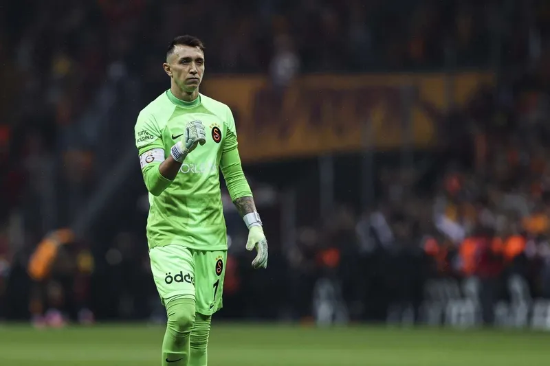 fernando-musleradan-galatasaray-ve-turkiye-aciklamasi-bir-gun-donecegim-1774277309799.jpg Fernando Muslera'dan Galatasaray ve Türkiye açıklaması! "Bir gün döneceğim"-4
