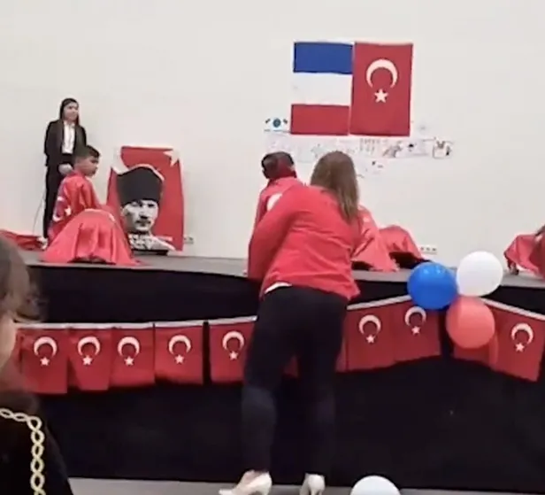 1652187336590.jpeg Fransa'da tepki çeken 23 Nisan kutlaması! Çocuklar Atatürk'e secde etti - 4