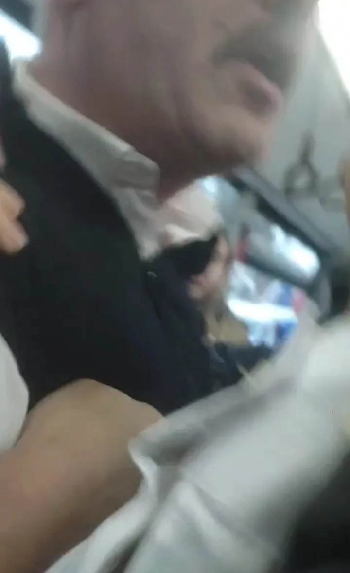 iett-otobusunde-olay-soforden-yolcuya-tehdit-boksorum-ben-1711442287385.jpg İETT otobüsünde olay! Şoförden yolcuya tehdit: Boksörüm ben-5