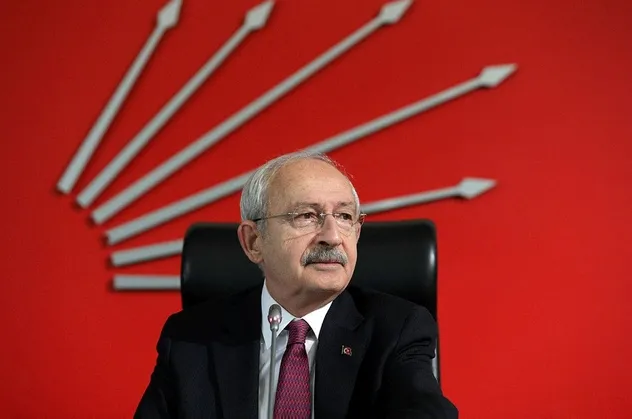 Fondaş medya tutuştu! Panik havasıyla manşetlerden muhalefete ihtar gibi yazı