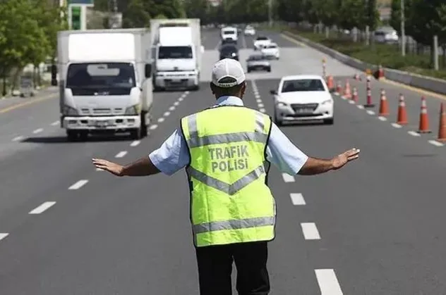 İstanbullular dikkat: 1 Mayıs etkinlikleri dolayısıyla bazı yollar trafiğe kapatılacak! İşte alternatif güzergahlar