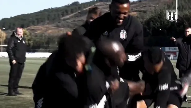 Beşiktaş idmanında eğlenceli anlar! Sergen'in bakışları dikkat çekti