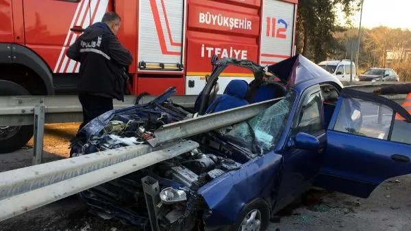 Doğum gününde korkunç ölüm: Bariyerlere saplanan otomobildeki anne ve oğlu öldü, baba yaralı!-5