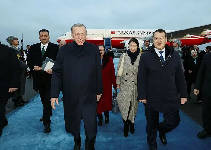 Başkan Erdoğan'dan Kazakistan dönüşü uçakta önemli açıklamalar-9