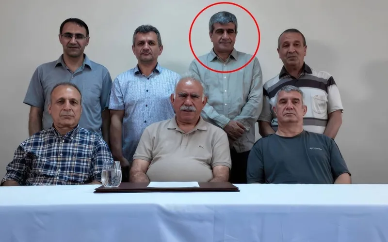 zihninde-silah-birakmayan-pkklilar-ocalanin-sekretaryasi-zeki-bayhandan-zehirli-sozler-imralida-iyi-polis-kotu-1765096581415.jpeg