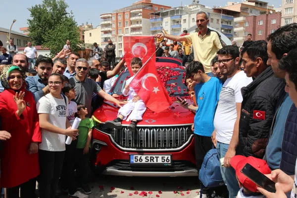 lafa-degil-icraata-tam-destek-21-yildir-her-sozunu-tutan-baskan-recep-tayyip-erdogan-ezdi-gecti-1684210488263.jpg Lafa değil icraata tam destek: 21 yıldır her sözünü tutan Başkan Recep Tayyip Erdoğan ezdi geçti-7