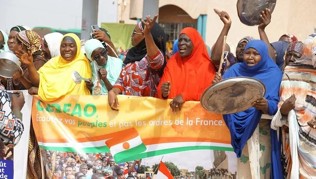 Fransa basınından bomba iddia! Paris yönetimi askerlerinin bir kısmını çekmek için Nijer'deki askeri yönetimle görüşüyor-6