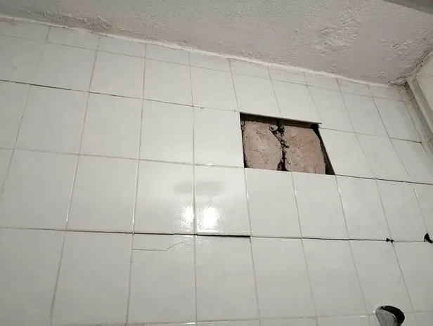 Bağcılar'da bir binada çatlaklar tespit edildi! Bina sakinleri endişeli-1