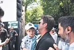 Oğluyla görüntülenen Kıvanç Tatlıtuğ soruları yanıtsız bıraktı!
