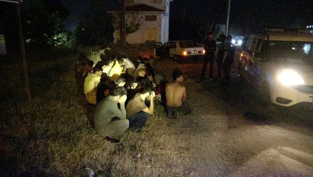 Yunanistan'da yakalanan Pakistanlı göçmenler Türkiye'ye gönderildi-5