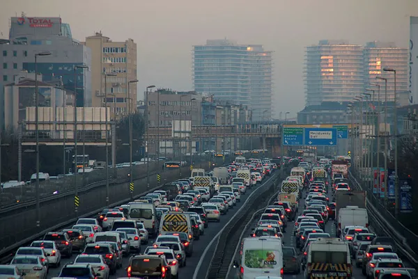istanbul-trafik-durumu-istanbul-trafik-yogunlugu-yuzde-kac-1607101068011.jpg