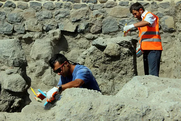 Erzurum Kalesi'nde kazı çalışmaları sürüyor-1