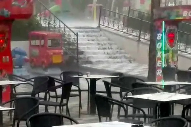 Çorlu'da dolu etkili oldu