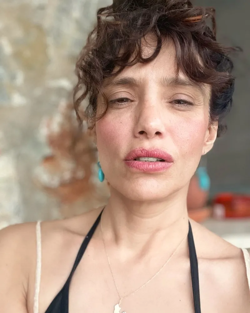 nehir-erdogandan-sasirtan-itiraf-yanlislikla-evlendik-1775286589856.jpg Nehir Erdoğan’dan şaşırtan itiraf: "Yanlışlıkla evlendik"-5